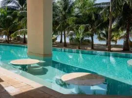 3BR Beachfront Elegant Condo -Family Getaway