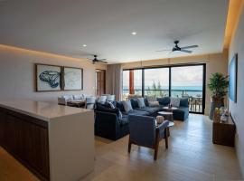 3BR Beachfront Elegant Condo -Family Getaway, hotel v destinaci Isla Mujeres