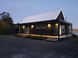GB's Grand Bach, pet-friendly hotel in Omapere