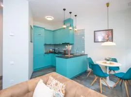 New Stylish 1 BR apartment in Axis Towers