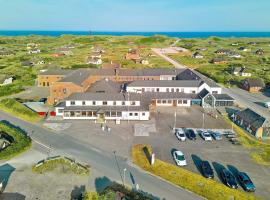 Apartment with shared kitchen in Holiday park, hotel v destinaci Ulfborg