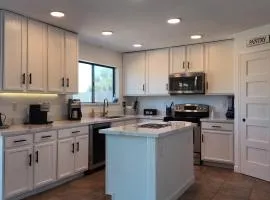 Spacious Family Home with AC near Phoenix Stadium