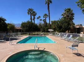 Charming & Cozy 2-Bedroom in the Heart of Cathedral City!, hotel v destinaci Cathedral City