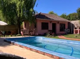 Cabaña El Solcito, con parque y pileta compartida