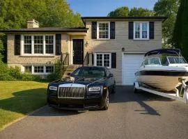 Richmond Hill Huge 5BR Home Comfort, Style & Space for Everyone!
