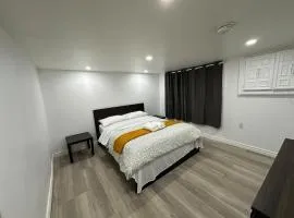 Modern 2 Bedroom Suite, Excellent Location Near Downtown & Airport