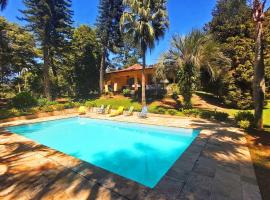 Nature and Comfort House with Pool 10 people 1h from SP, Hotel in São Roque