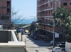 Apartamento uma quadra da praia