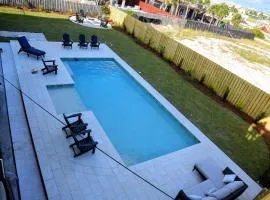 Sea'scape - Heated Pool, Beach Gear, Pet Friendly, Beach Views