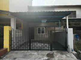 Asyun Homestay 1 Double Storey House Sg Buloh Town، فندق في سونغاي بولوه
