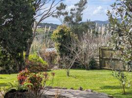 Topsy Turvey self-contained accommodation Mangonui, hotel in Mangonui