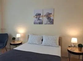 Cozy City Center Apartment