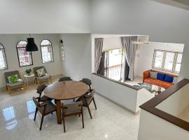 Modern Garden View Bungalow In Seremban by Maison, hotel en Seremban