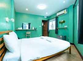 XX GO INN The Giant Swing - ถนนมหรรณพ