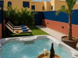 Beach and Golf Holiday Home with private jacuzzi