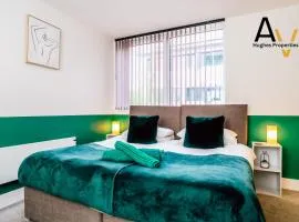 Luxury Two-Bedroom Apartment - Free Wi-Fi, Close to Station, Ideal for Relocation Guests by AV Hughes Properties