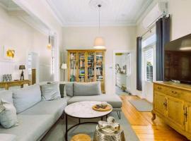 Ballarat East Charm - Walk to Town, Pet Friendly!，位于巴拉腊特的酒店