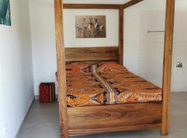chambre avec piscine proche mer,5 mn de Cap Skirring ,proche Senegaulois、キャプスキリングのホテル