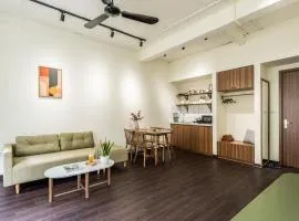 The Celestial Reef Hanoi-Stylish Stay with Rooftop Pool & Free Laundry-Middle Old Quarter