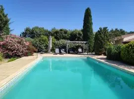 Chambre avec clim piscine proche centre ville d'Uzès