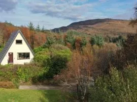 1 Bedroom Cabin with Mountain & Loch Views - Quiet Location between Glencoe & Ben Nevis