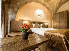 Old Passage Hotel