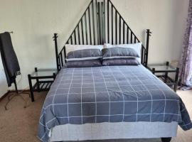 Countryside Garden Cottage, Sleeps 2, hotel di Midrand