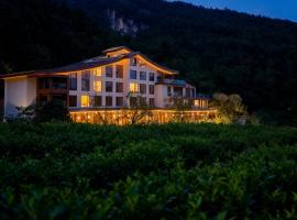 重庆金佛山古核隐庐Resort Hotel – hotel w mieście Nanchuan