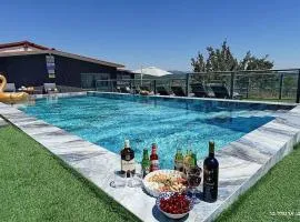 אחוזת אורפז - וילה מדהימה עם בריכה פרטית וג'קוזי בזרעית