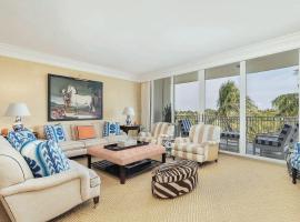 Elegant Three Bedroom Residence with Ocean Views, hotel in Palm Beach