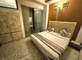 Hotel Season Couple friendly Rooms Best Hotel Pitampura metro station