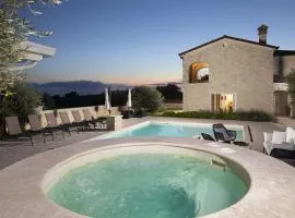 Villa Piccolo Paradiso with Heated Pool, Jacuzzi & Sauna
