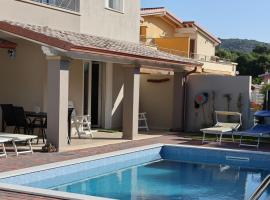 Nura e Mar Apartments Sardinia, hotel en Solanas