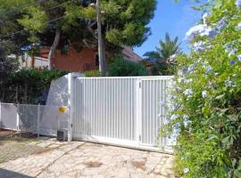 Mariella domus intero appartamento in bifamiliare, hotel a San Vito