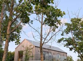 Willow Lodge, cabin in Six Road Ends