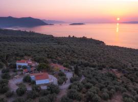 SIX INDEPENDENT HOUSES BY THE sea
