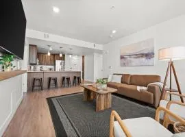 Modern Downtown 2BR 2BA with City Views Fire Pit Walk to Delta Center