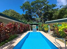 Casa Uvita Bay, h&oacute;tel me&eth; sundlaugar &iacute; Uvita