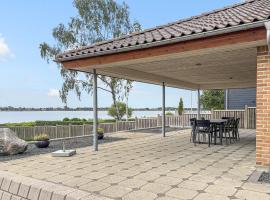 Lovely Home In Sunds With House Sea View, hotel de luxo em Sunds