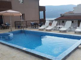 Apartments Lav Costas, hotel v destinaci Herceg-Novi