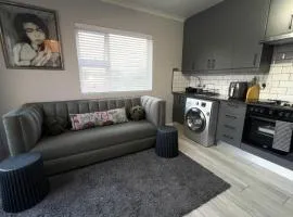 Marbella - Cozy studio in Heart of Table View