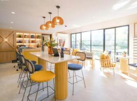 Chic Vay Central Pattaya Condo, hotel in Pattaya North