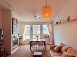 Stunning Mountain View, hotel en Fairmont Hot Springs