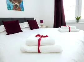 Inverness Haven: Bright 2B/2B with Scenic Views