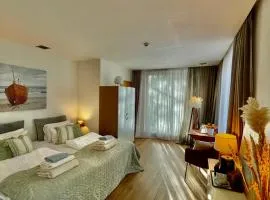 SURF HOUSE DREAMERS COAST