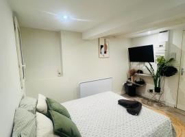 Studio Cosy dans le centre historique de Tournon sur Rh&ocirc;ne, acomoda&ccedil;&atilde;o com cozinha em Tournon-sur-Rh&ocirc;ne