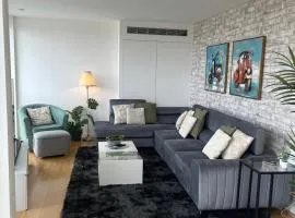 62 Sqm High Rise Apartment Canary Wharf