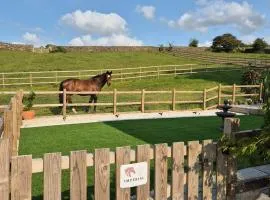 Luxury Detached Peak District Stone Barn - Dog Friendly - Rural Walkers Paradise