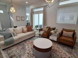 Modern Oasis Retreat Near Downtown Houston