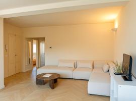 Front Beach Apartments - Attic，位于维亚雷焦的酒店